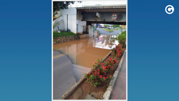 Ponto de alagamento na Avenida Beira Rio, embaixo da ponte Florentino Avidos, em Colatina