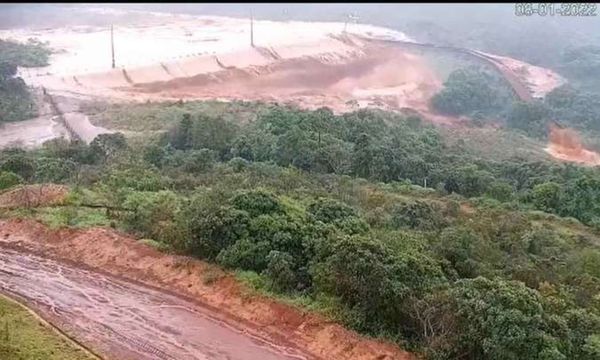 Câmeras flagraram momento exato que barragem transbordou em Nova Lima (MG)