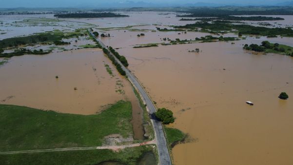 Com cheia de rio, rodovia no interior de Itapemirim é interditada por Leonai Gomes /PMI