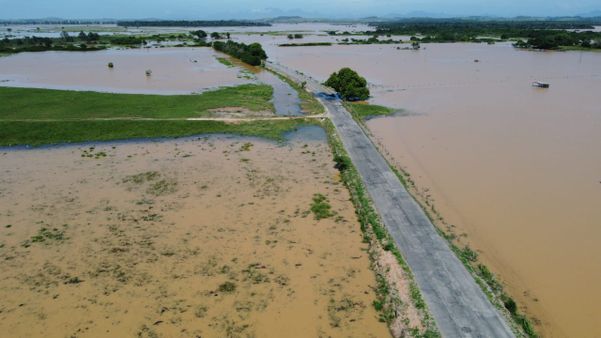 Com cheia de rio, rodovia no interior de Itapemirim é interditada por Leonai Gomes /PMI
