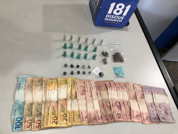 Drogas e dinheiro em espécie foram apreendidos junto do homem suspeito de ter participado de ataque armado em Vitória