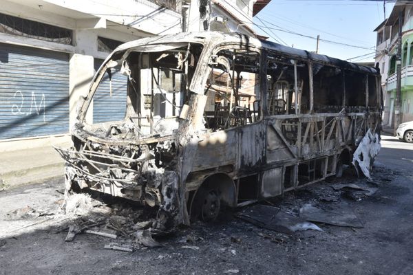 Ônibus foi incendiado após morte de homem de 29 anos durante confronto com a PM em Cariacica por Ricardo Medeiros