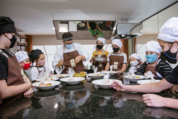 Curso de culinária para crianças Grãozinhos, da escola Grão, em Vitória