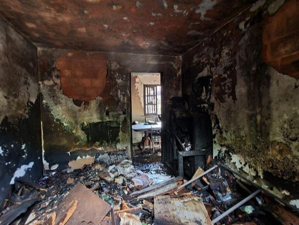 Homem é preso suspeito de incendiar casa da ex em Muqui. Crédito: Divulgação/ Corpo de Bombeiros 