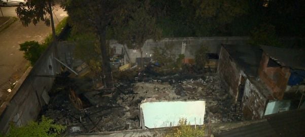 Imóvel foi destruído por incêndio em Vila Velha 