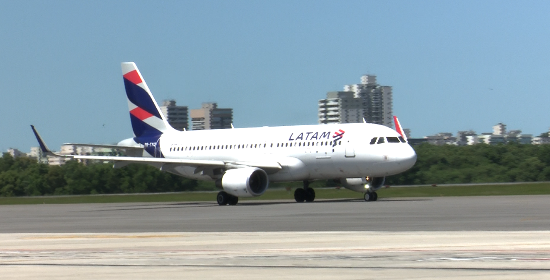 Única companhia aérea que opera a rota, a Latam informa que voos para o Rio de Janeiro serão transferidos para o Galeão