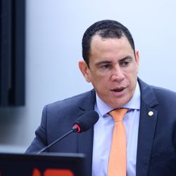 Federação entre PP e União foi oficialmente anunciada e, por enquanto, não abala relação com o PSB estadual