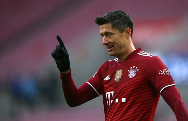 Lewandowski deve assinar com Barcelona por 3 temporadas, diz TV