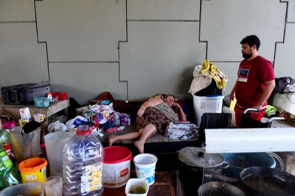 Mãe e filho estão em situação de rua há cerca de uma semana por Fernando Madeira