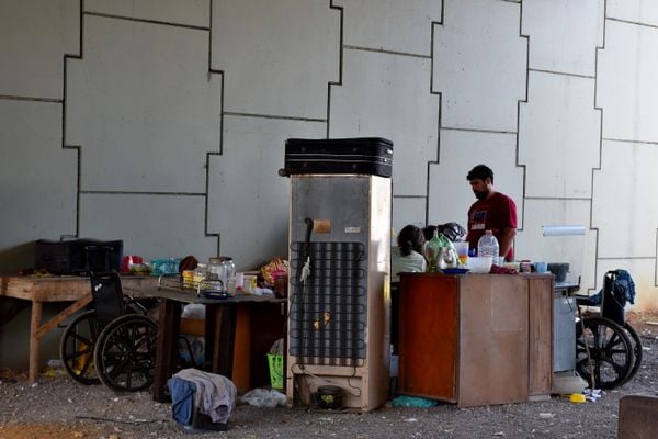 Utensílios como uma televisão e um botijão de gás já foram roubados da família por Fernando Madeira