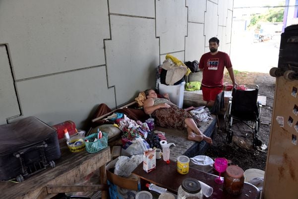  Mãe e filho foram com todos os pertences para debaixo de um viaduto em Cariacica por Fernando Madeira