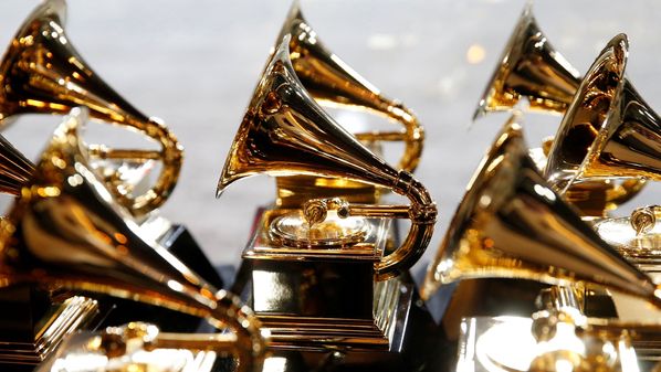 A cerimônia conta com apresentações de Billie Eilish, Shakira, Charli XCX, Chappell Roan e Sabrina Carpenter