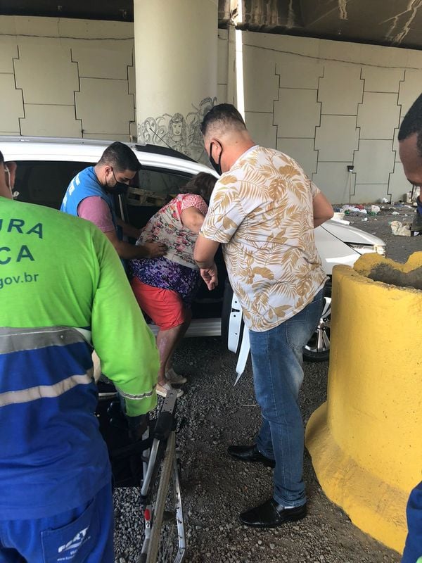 Cadeirante recebe aluguel social e é retirada de viaduto por Prefeitura de Cariacica