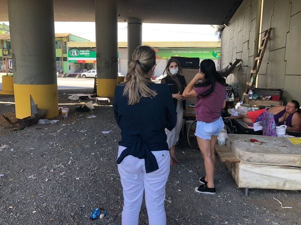 Cadeirante recebe aluguel social e é retirada de viaduto por Prefeitura de Cariacica