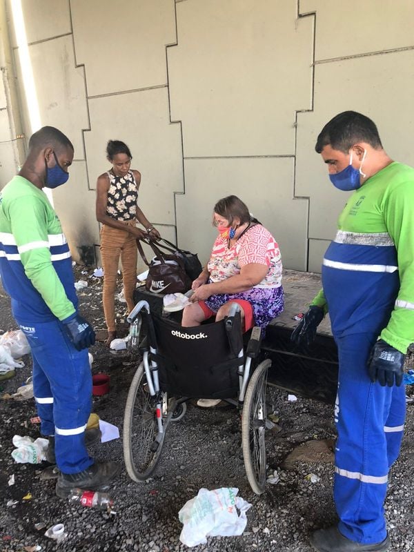 Cadeirante recebe aluguel social e é retirada de viaduto por Prefeitura de Cariacica