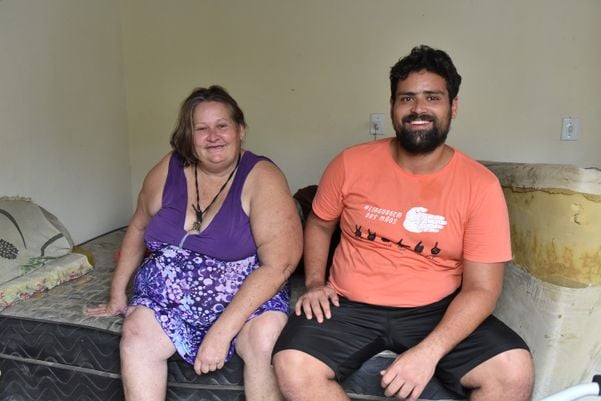 Angela Aparecida, que havia sido despejada da casa onde morava e foi parar embaixo de um viaduto, hoje recebeu o aluguel social e vai morar no bairro Padre Gabriel, em Cariacica  por Fernando Madeira