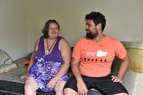 Angela Aparecida, que havia sido despejada da casa onde morava e foi parar embaixo de um viaduto, hoje recebeu o aluguel social e vai morar no bairro Padre Gabriel, em Cariacica  por Fernando Madeira