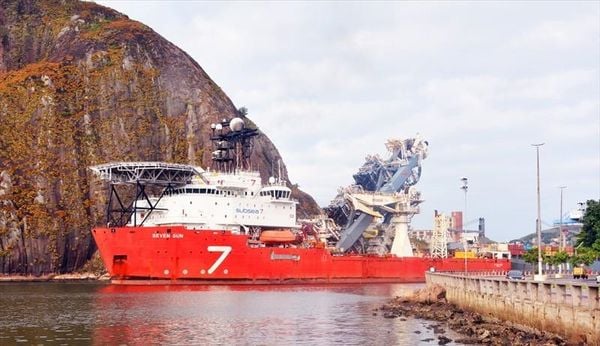 Navio offshore Seven Sen presta apoio a plataformas de gás e petróleo