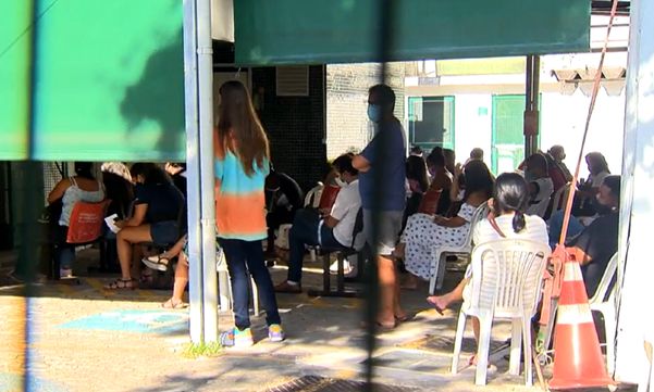 Rede particular do ES também tem fila para teste de Covid