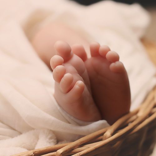 Médica alerta: visita a recém-nascidos exige cuidados