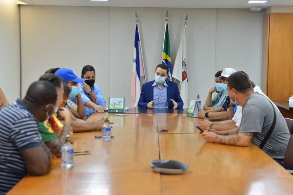 O prefeito Lorenzo Pazolini se reuniu com integrantes da Liesge antes de anunciar o adiamento
