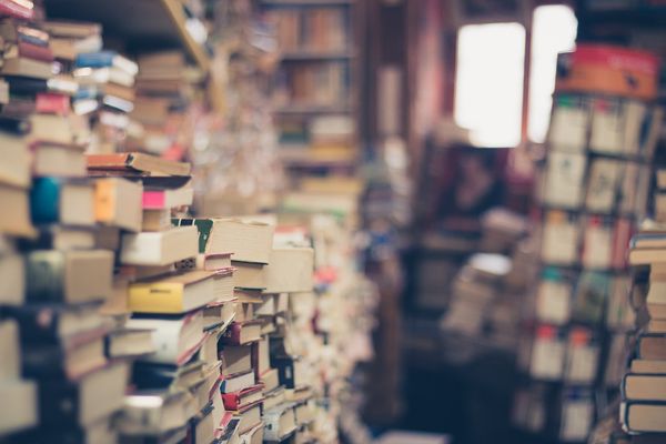 Acúmulo, livros, organização