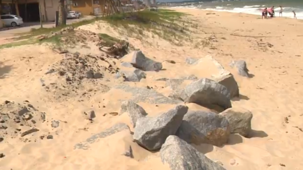 Erosão em praias de Marataízes e Piúma preocupa turistas e comerciantes