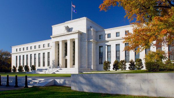 A velocidade com que o Federal Reserve (FED) tem aumentado os juros, o impacto na taxa de câmbio, além da saúde econômica dos Estados Unidos devem impactar positivamente os países emergentes
