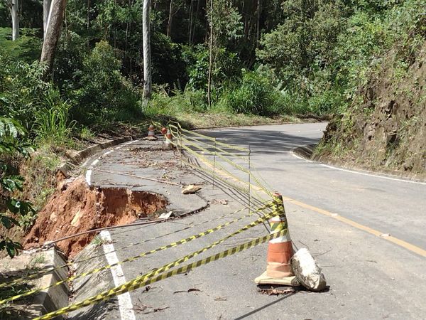 Trecho em rodovia de Iconha cede e assusta motoristas 