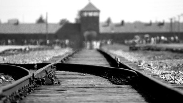 Neste Dia Internacional em Memória das Vítimas do Holocausto, devemos lembrar que atitudes que desqualifiquem a humanidade de outra pessoa ou grupo devem ser rejeitadas por cada indivíduo em particular e pela sociedade como um todo