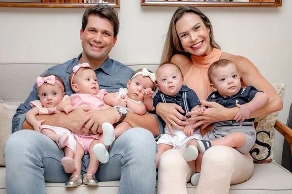 Família dos quíntuplos capixabas