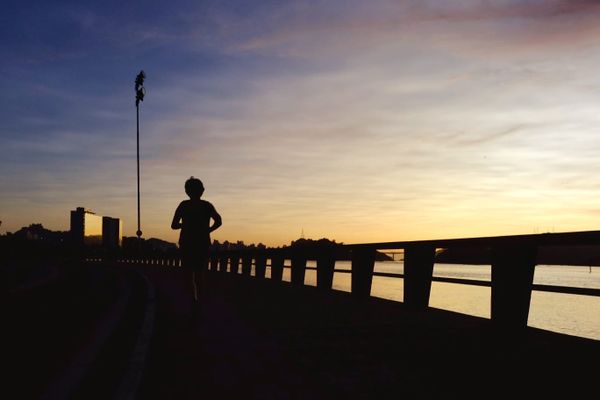 Amanhecer na Avenida Beira-Mar, em Vitória por Fernando Madeira