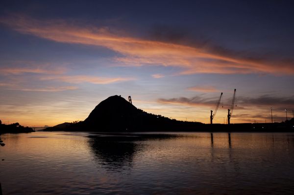 Amanhecer na Avenida Beira-Mar, em Vitória por Fernando Madeira