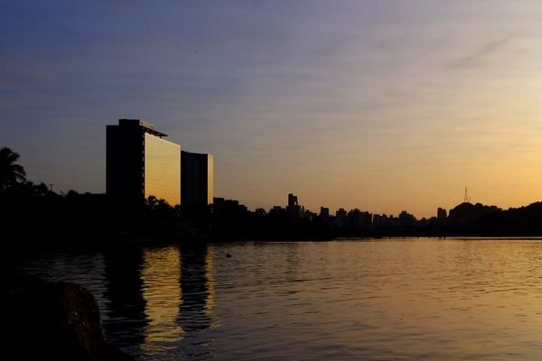 Amanhecer na Avenida Beira-Mar, em Vitória por Fernando Madeira