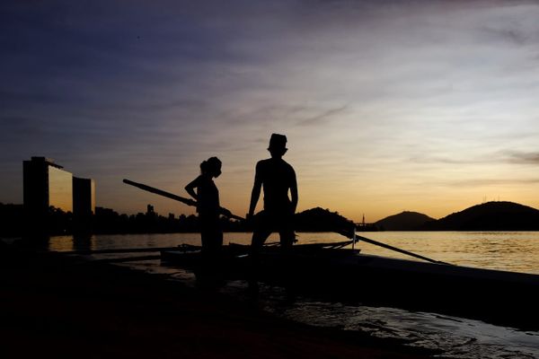 Amanhecer na Avenida Beira-Mar, em Vitória por Fernando Madeira
