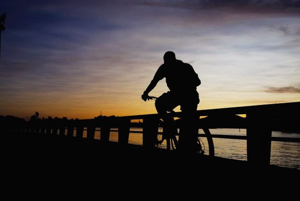 Amanhecer na Avenida Beira-Mar, em Vitória por Fernando Madeira