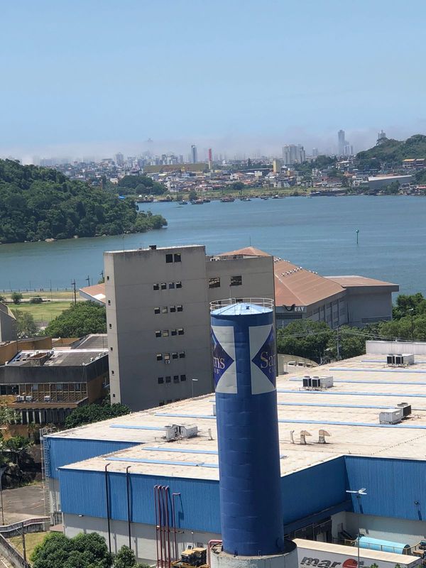 De Bento Ferreira, em Vitória, era possível ver o nevoeiro baixo sobre Vila Velha por Leitor | A Gazeta