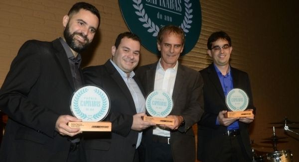 Rafael Teixeira, e outros dois médicos que participaram do caso, receberam o prêmio de Capixabas do Ano