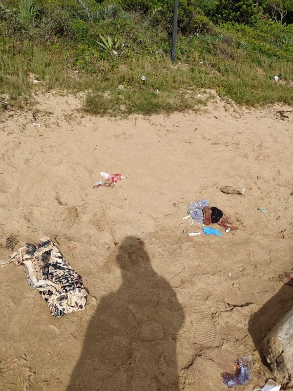 Material encontrado pela PM na Praia do Ermitão, em Guararari