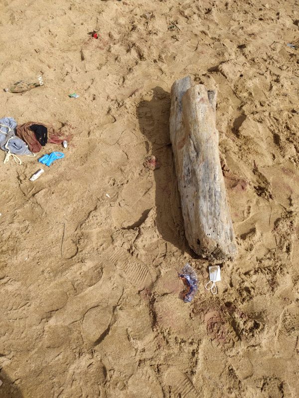 Material encontrado pela PM na Praia do Ermitão, em Guararari