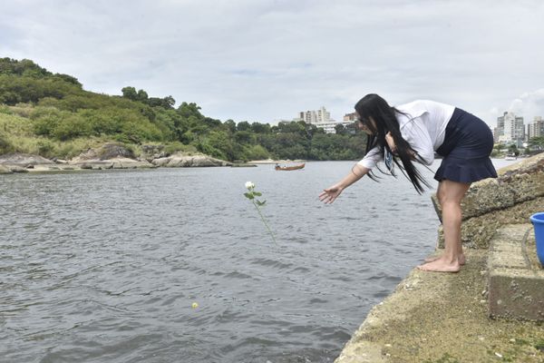 Homenagens à Iemanjá em Vitória, ES  por Ricardo Medeiros