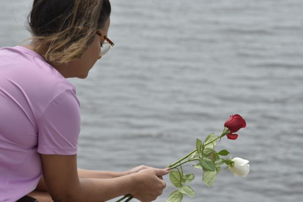 Homenagens à Iemanjá em Vitória, ES  por Ricardo Medeiros