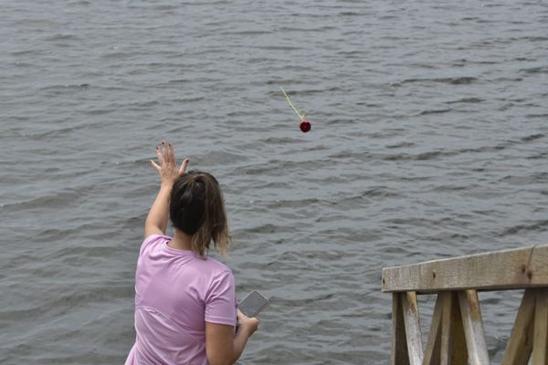 Homenagens à Iemanjá em Vitória, ES  por Ricardo Medeiros