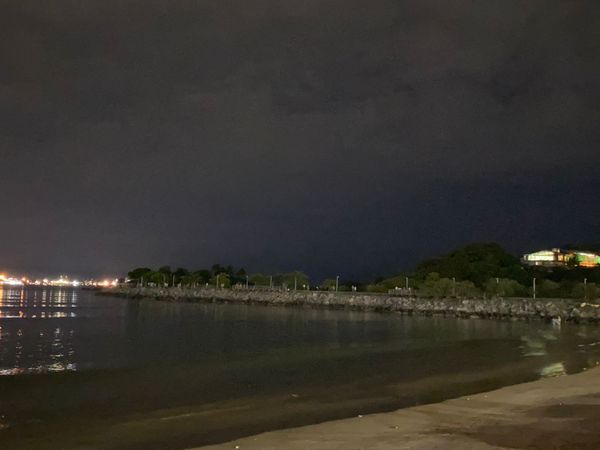 No Dia de Iemanjá, píer fica às escuras em Vitória por Leitor | A Gazeta