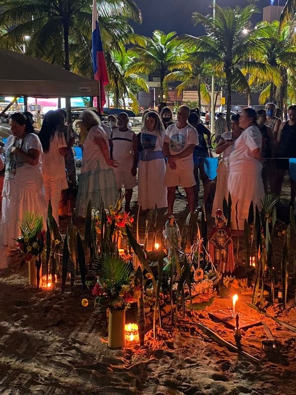 No Dia de Iemanjá, píer fica às escuras em Vitória por Leitor | A Gazeta
