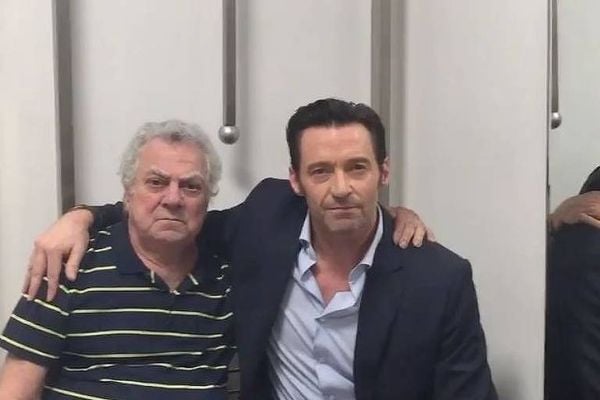 O ator Hugh Jackman, conhecido por interpretar Wolverine, e o dublador do personagem, Isaac Bardavid