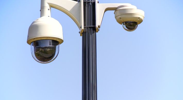 Vitória vai adotar sistema de reconhecimento facial com câmeras de videomonitoramento em 150 pontos da cidade para identificar criminosos, pessoas com mandados de prisão em aberto e pessoas portando armas