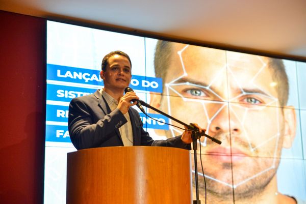 Prefeito Lorenzo Pazolini no lançamento do sistema de reconhecimento facial