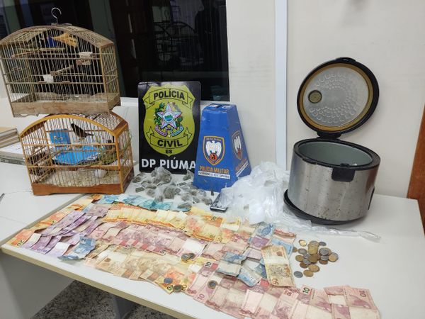 Cão farejador encontra panela elétrica com drogas em residência de Piúma