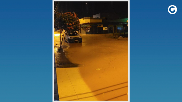 Chuva forte alaga ruas em Colatina e deixa 14 pessoas desalojadas